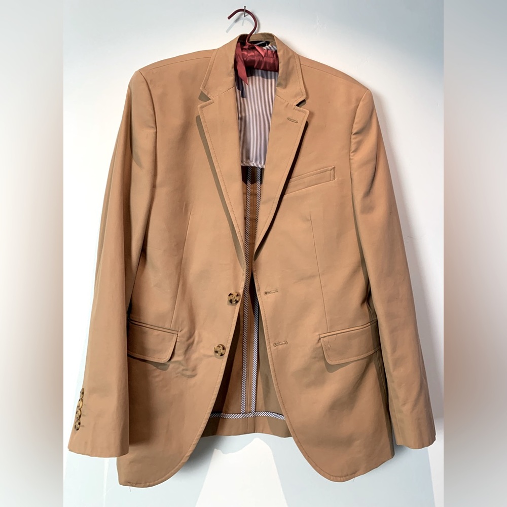 “Timeless Vintage Elegance: Own the Classic Tommy Hilfiger Khaki Jacket!